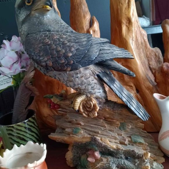 Bird of Prey Statue - Picture 1 of 1
